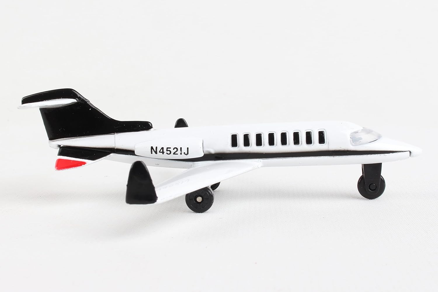 Daron Worldwide Trading Runway24 Private Jet Vehicle Medium - Image 4