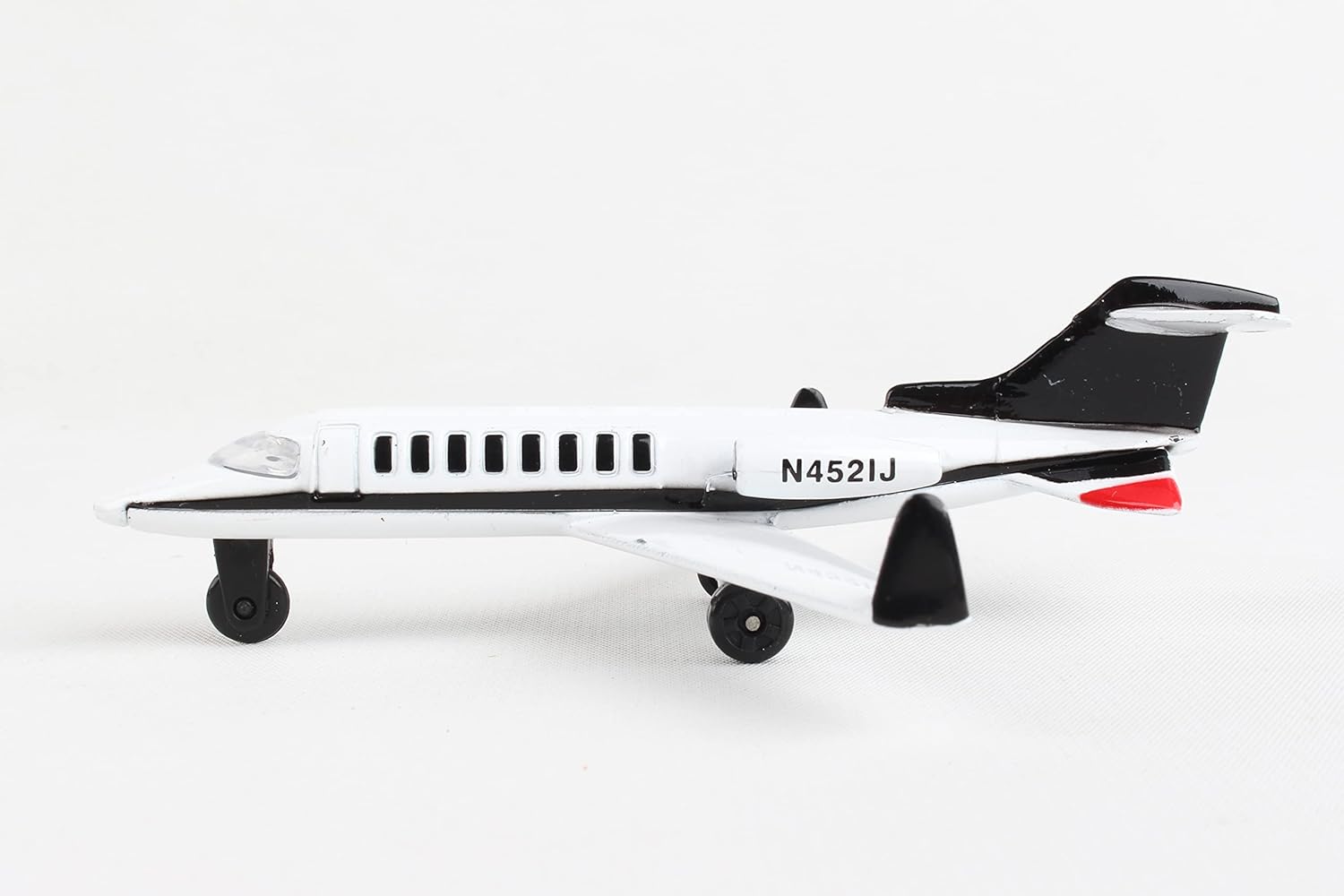 Daron Worldwide Trading Runway24 Private Jet Vehicle Medium - Image 5