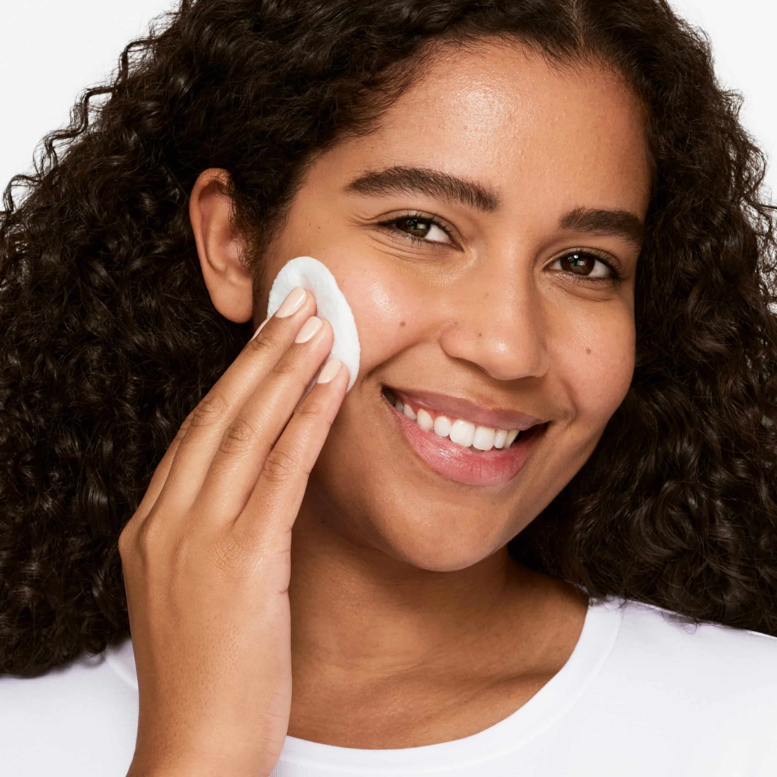 Clinique 3-Step Clarifying Lotion Face Exfoliator For Combination Oily Skin Types, Combination Oily Skin, 6.7 fl. oz. - Image 4